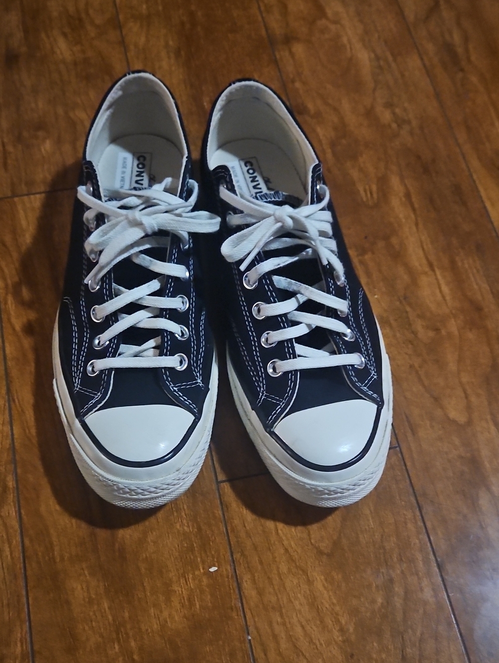 Chuck Taylor ALL STAR Converse Low Top Canvas Sneakers - Black and White